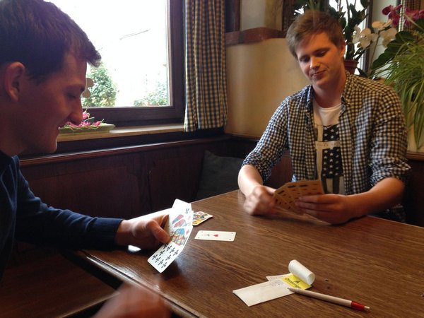 Schnaps- und Unoturnier